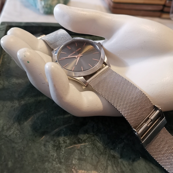 Michael Kors Slim Runway Men's Watch Silver & Gold - Picture 12 of 12